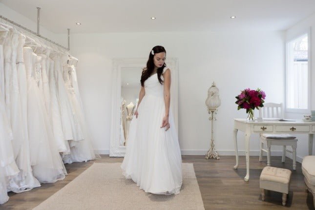 نصائح لاختيار فساتين العرايس لمن تعاني من بروز البطن