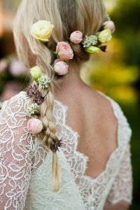 زيني شعرك بالزهور في يوم زفافك 2 زيني شعرك بالزهور في يوم زفافك