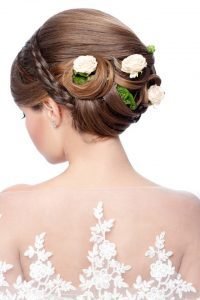 زيني شعرك بالزهور في يوم زفافك 4 زيني شعرك بالزهور في يوم زفافك