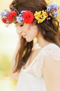 زيني شعرك بالزهور في يوم زفافك 6 زيني شعرك بالزهور في يوم زفافك