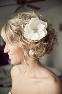 زيني شعرك بالزهور في يوم زفافك 9 زيني شعرك بالزهور في يوم زفافك