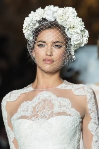 زيني شعرك بالزهور في يوم زفافك 14 زيني شعرك بالزهور في يوم زفافك