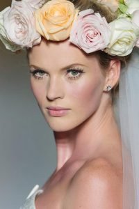 زيني شعرك بالزهور في يوم زفافك 15 زيني شعرك بالزهور في يوم زفافك