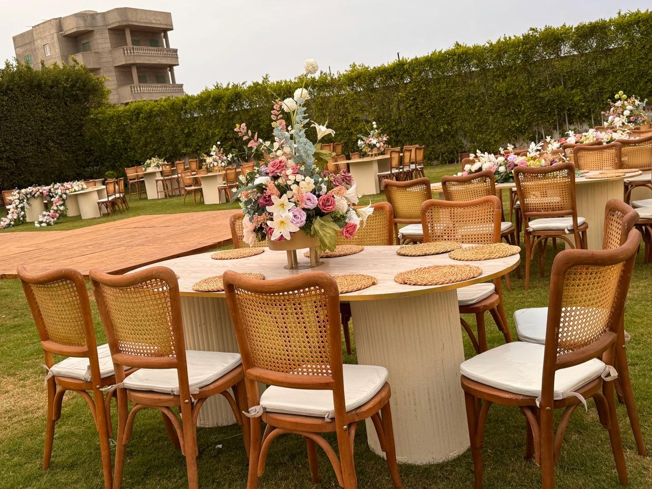 أفضل قاعات الأوبن إير في كينج مريوط: دليل شامل لاختيار القاعة المثالية 15 إضاءة إيتوال جاردن